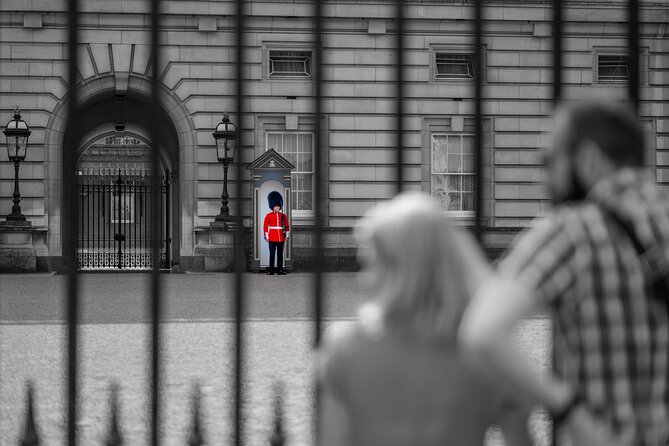 Westminster Small Group Guided Tour with Changing of the Guard - Churchill War Rooms and 10 Downing Street: wartime strategy and political power