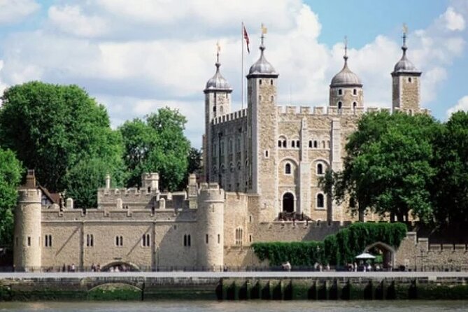 Westminster Walking Tour, River Cruise & Tower of London Entry - Westminster Abbey Stop: Beautiful Exterior Time