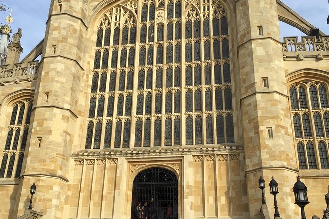 Windsor Castle and Eton College Private Car with Driver Guide - Security help and regrouping: the small things that prevent big headaches
