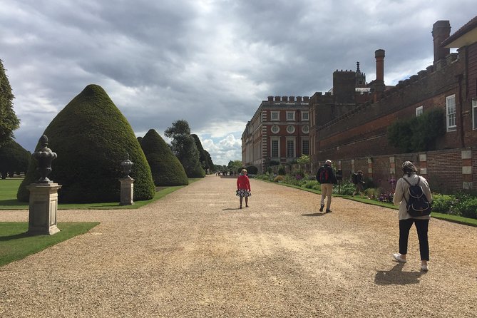 Windsor Castle and Hampton Court Private Car with Driver Guide - Hampton Court Palace: Two Palaces in One (Tudor + Baroque)