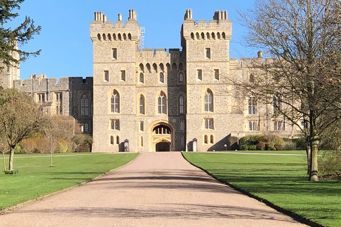 Windsor Castle and Hampton Court Private Car with Driver Guide - Hotel Pickup That Gets You Out of London Fast