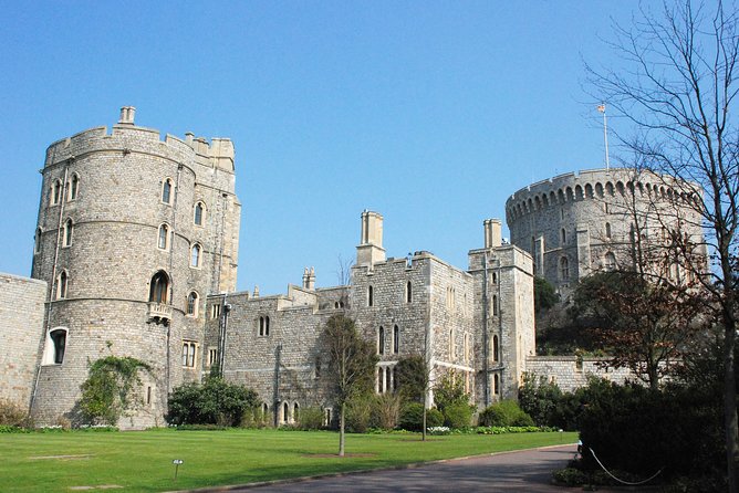 Windsor Castle & Hampton Court Palace, Private Tour Including entry pass - Windsor Castle: royal power plus Runnymede and JFK
