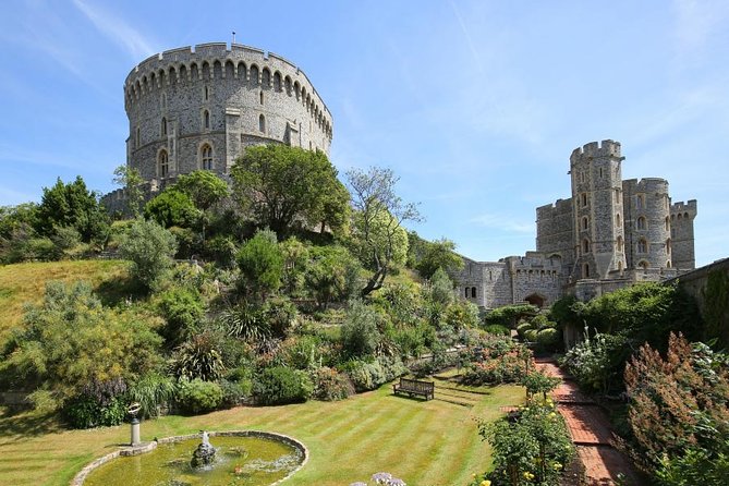 Windsor Castle Private Tour in Executive Vehicle With Admission - State power at St. George’s Chapel: plan for a focused visit