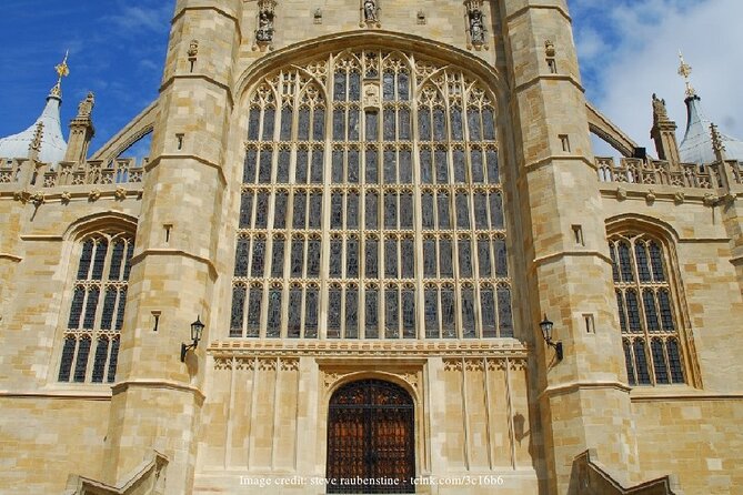 Windsor Castle & St George's Chapel Private 3-hour Walking Tour - Riverside start in Windsor, then straight into the old town feel
