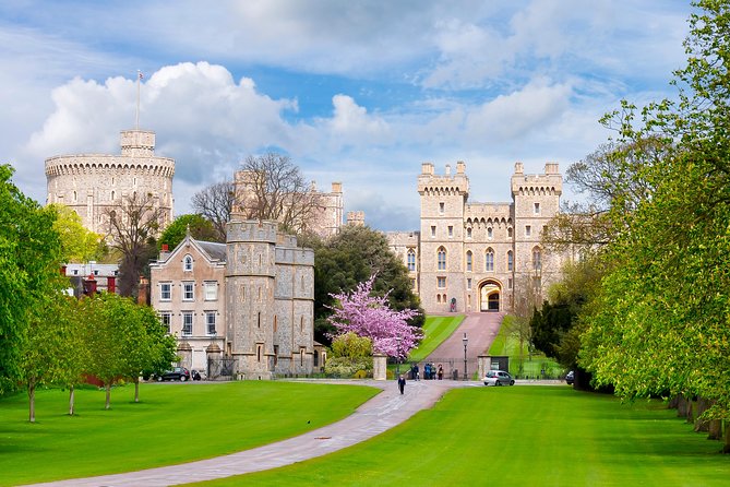 Windsor Castle, Stonehenge and Oxford Day Guided Tour from London - Getting to the coach: where you meet and why timing matters