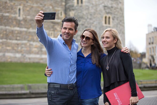 Windsor Castle, Stonehenge & Oxford Private Car Tour from London - Oxford on foot: college architecture and a guide who gives the city a script