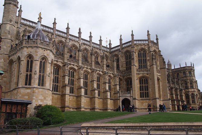 Windsor Castle, Stonehenge & Roman Baths Private Tour - Stonehenge in a Short Window: Circle, Houses, and the 360 Experience
