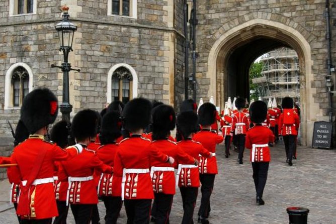 Windsor Castle Tour from London with Transportation & Audio Guide - Windsor Castle in Two Hours: Your Best Game Plan