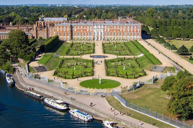 Windsor & Hampton Court Executive Vehicle Private Tour with Pass - Eton College, Windsor Great Park, and Runnymede en route