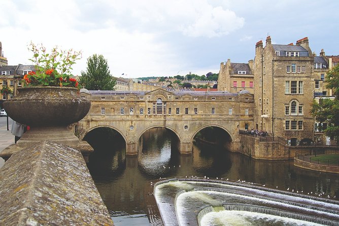 Windsor, Stonehenge and Bath Day Trip from London Spanish - Food and Bus Rules: What to Pack for an 11-Hour Day