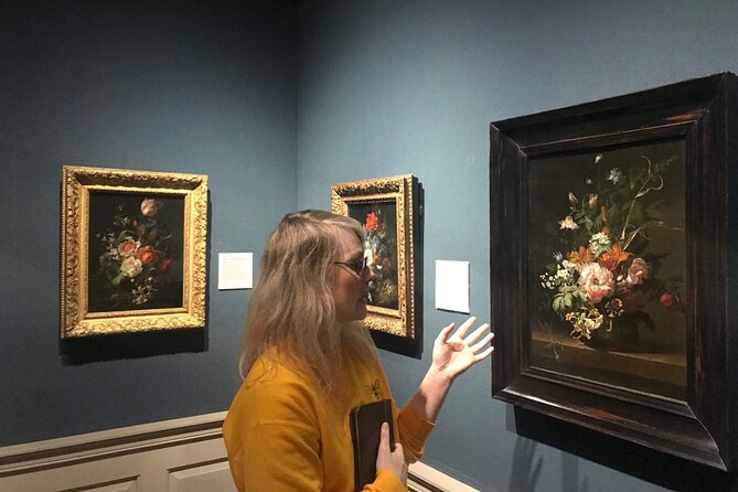 Women in Art Walking Tour - Small group touring inside a giant museum (up to five people)