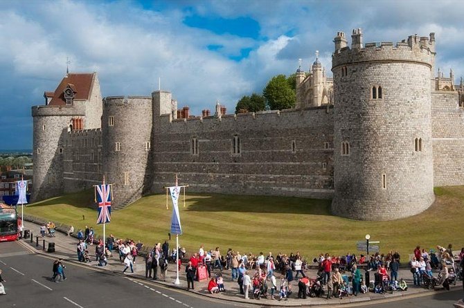 Wonderful Westminster Tour & Visit Windsor Castle - Trafalgar Square: Fast, Iconic, and Worth Using as a Photo Anchor